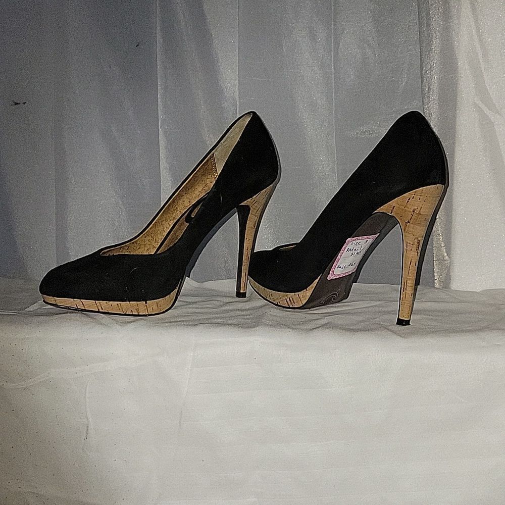 CHARLES DAVID SZ 8 pumps